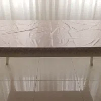 میز ناهارخوری بدون صندلی