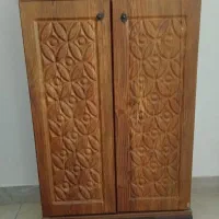 جاکفشی و میز تلویزیون