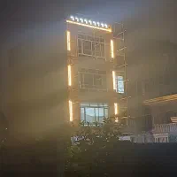 دو  نفر کارگر ساده ساختمانی