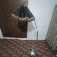 آباژور ایستاده