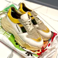 دوتا کتونی دخترونه