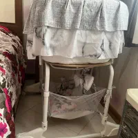 تخت کنار مادر