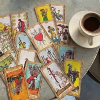 فال قهوه و تاروت با سابقه ۲۰سال