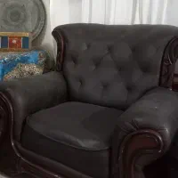 مبل چرمی و میز