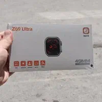 تعدادی اسپیکر و هدفون و ساعت هوشمند