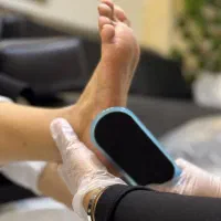 پدیکور خشک پا به روش درمانی