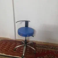 یک عدد صندلی چرخشی