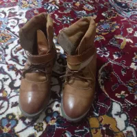 کفش|کیف، کفش، کمربند|شیراز, فرگاز|دیوار