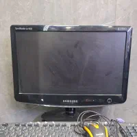 کامپیوتر خانگی به همراه مانیتور