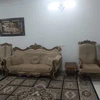 مبل نیمه سلطنتی .سالم و بدون شکستگی بدنه