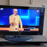 سامسونگ ۳۲ اینج/سالم/با میز تلویزیون