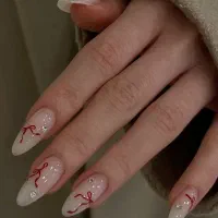 دستیار ناخن می‌پذیریم