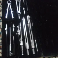 پرگار قدیمی در حد