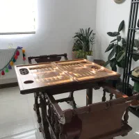 میز تخته و شطرنج سلطنتی