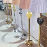 آباژور ایستاده کنار سالنی|چراغ خواب و آباژور|شیراز, سهل‌آباد|دیوار