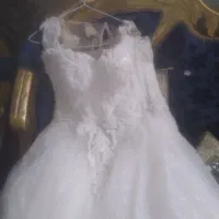 لباس عروس  سالم ولی کار کرده ۴۰۰ تومان
