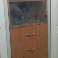 یک عدد کمد ۴کشو