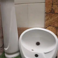 دو عدد روشویی کوچک با سرویس اینه