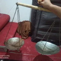 ترازو قدمت دار قدیمی|کلکسیون اشیاء عتیقه|قم, شاد قلی|دیوار