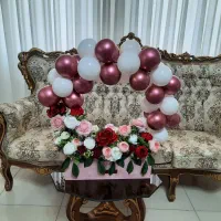 گل های مصنوعی وبادکنک آرایی مناسب کادو