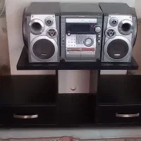 میز چوبی تلویزیون و رادیوضبط فقط یک میلیون و پانصد