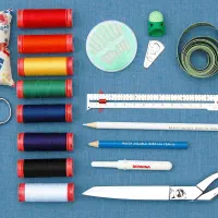 به یک فروشنده در مغازه خرازی نیازمندیم