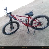 یک دوچرخه نو ترمز دیسکی بدنه آلمینیومی