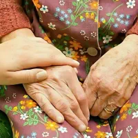 پرستار و مراقب سالمند خانم