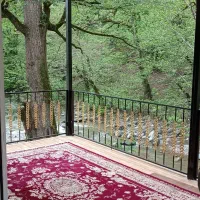 ویلا لب رودخانه و جنگلی با فاصله 2متر بالکن دار|اجارهٔ کوتاه‌مدت آپارتمان و سوئیت|اسالم, |دیوار