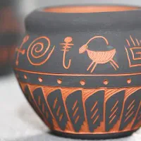 یک نیرو خانم جهت کارگاه ساخت ظروف سرامیکی