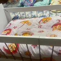 تخت کنار مادر