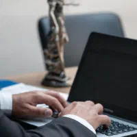 وکیل و مشاورحقوقی