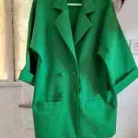 تعدادی کت و لباس