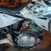 تریل روان|موتورسیکلت|قائن, |دیوار