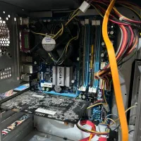 کیس با قطعات سالم و تمیز|رایانه رومیزی|اهواز, منبع اب|دیوار