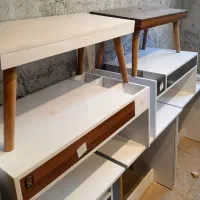 میز تحریر نشسته زمینی کمجا پایه چوبی برای هر سن