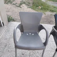 صندلی با پایه فلزی