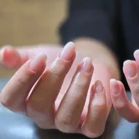 خدمات کاشت ناخن
