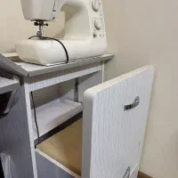 چرخ خیاطی ژانومه با میز و صندلی