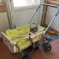 کالسکه بچه به همراه کریر