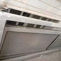 در آلمینیومی برای حمام یا سرویس بهداشتی