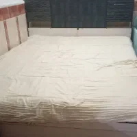 تخت خواب وپاتختی