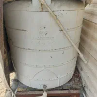 پمپ آب و منبع آب