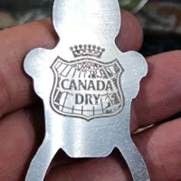 نوشابه بازکن قدیمی با نشان کانادرای و تاج