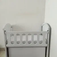 تخت کنار مادر سفید با تشک