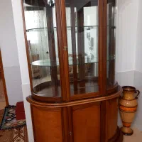 ویترین جادار و شکیل با چوب محکم