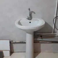 روشویی همراه با شیرالات