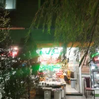 یک باب مغازه در پیاده راه