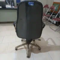 دست دوم (صندلی اداری سالم)