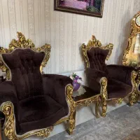 مبل سلطنتی ۹ نفره با میزبان، عسلی و میز وسط